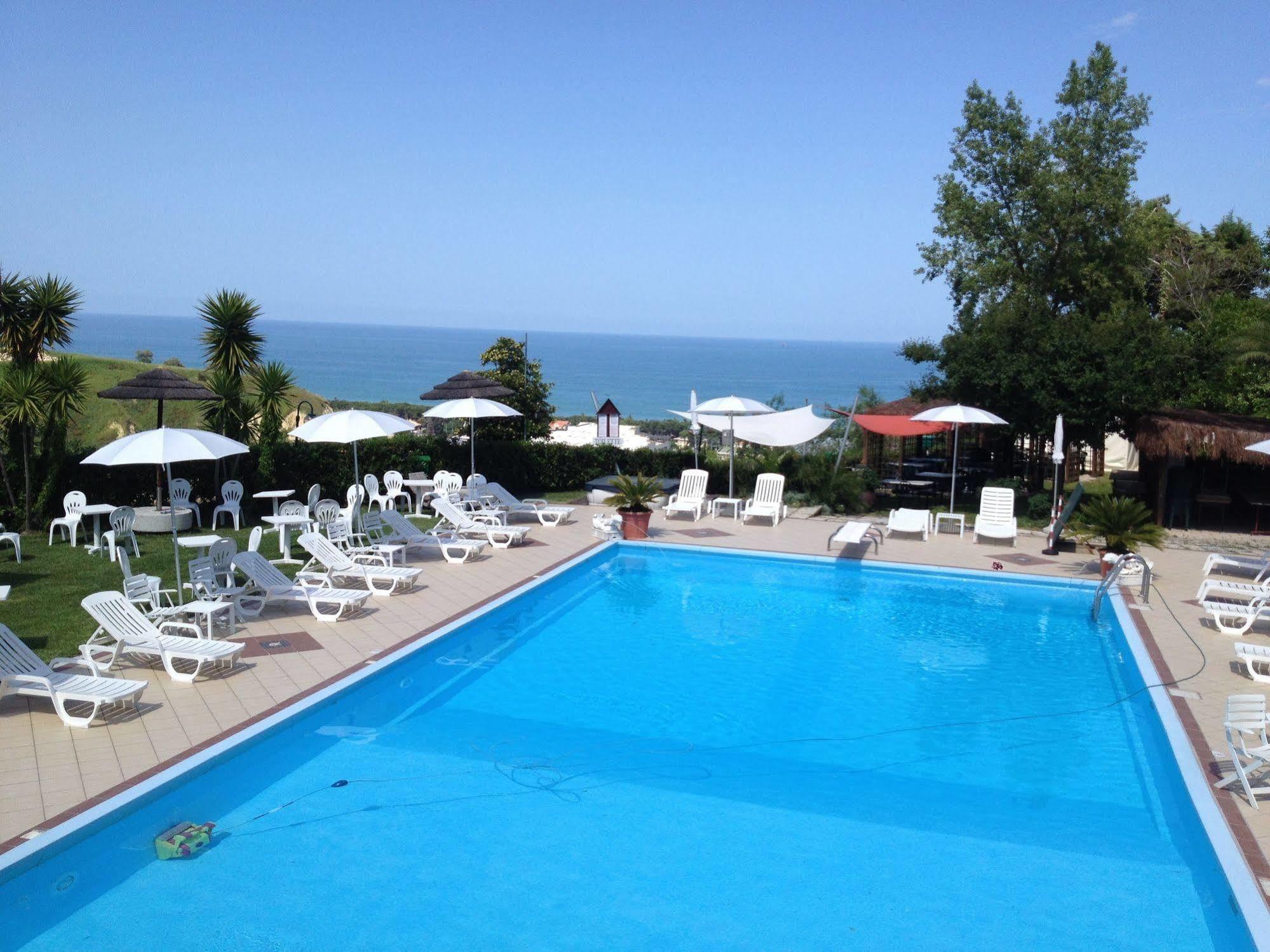 Casa Ferretti Di Ferretti Village Silvi Marina Bagian luar foto