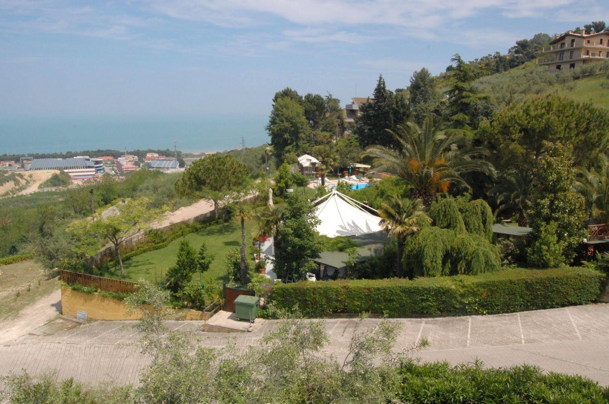 Casa Ferretti Di Ferretti Village Silvi Marina Bagian luar foto